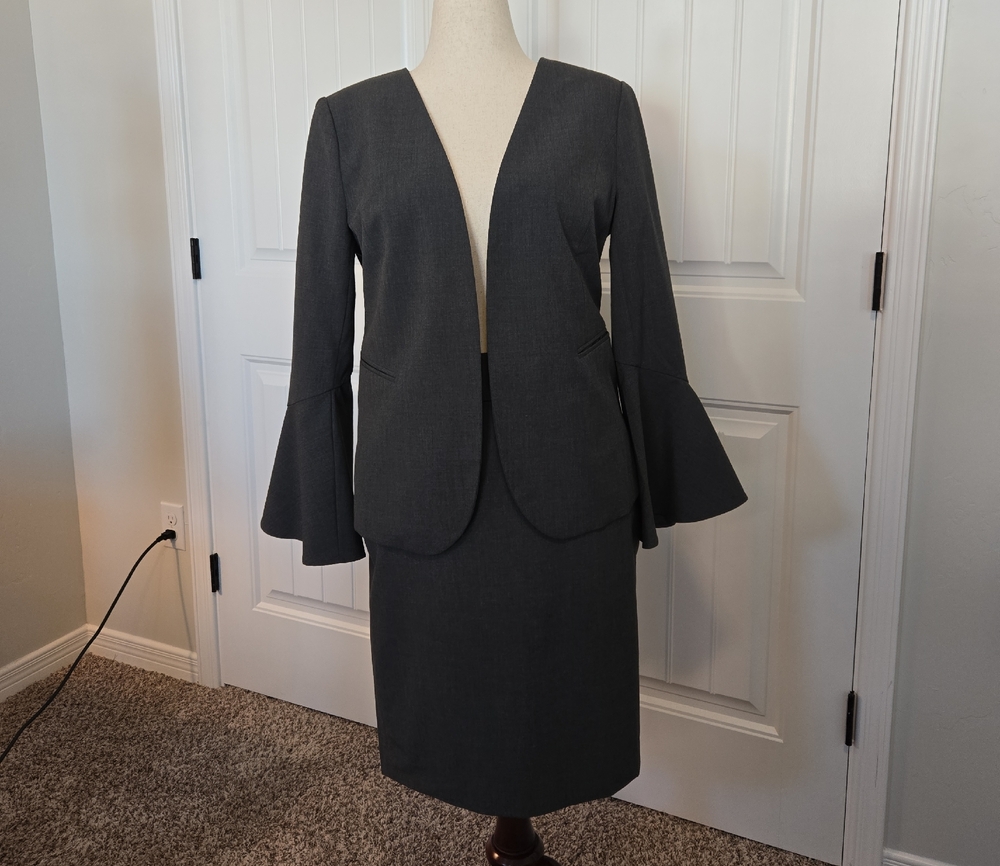 3 Piece Women's Gray Suit with Flared Sleeves, THE LIMITED COLLECTION size 10